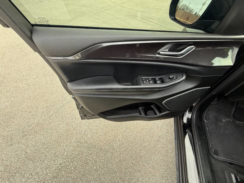 Used 2022 Jeep Grand Cherokee L Laredo image 14