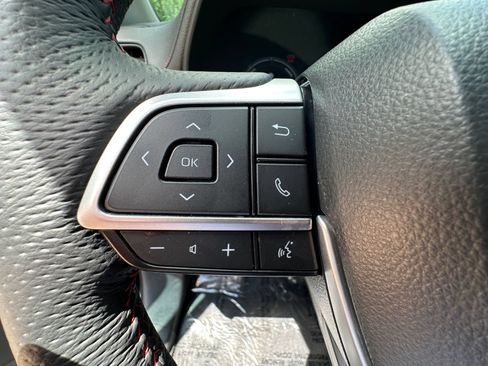Used 2025 Toyota Sienna LE AWD/4WD image 19