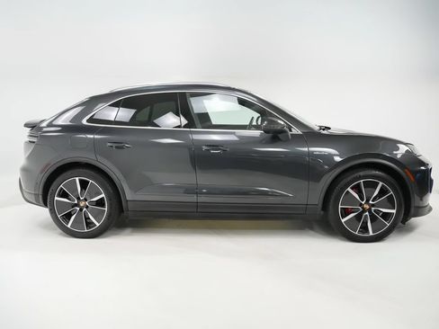 Used 2025 Porsche Macan 4S Electric AWD/4WD image 10