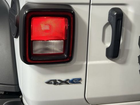 Certified 2023 Jeep Wrangler Unlimited image 13