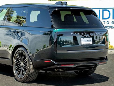 Used 2025 Land Rover Range Rover SE AWD/4WD image 10
