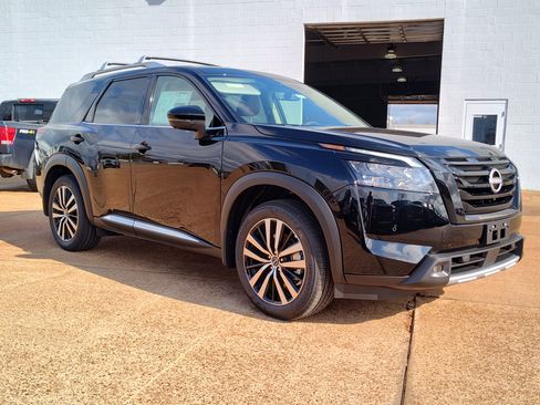 New 2025 Nissan Pathfinder Platinum image 6