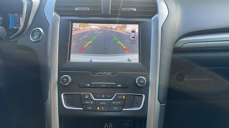 Used 2019 Ford Fusion SE FWD image 22