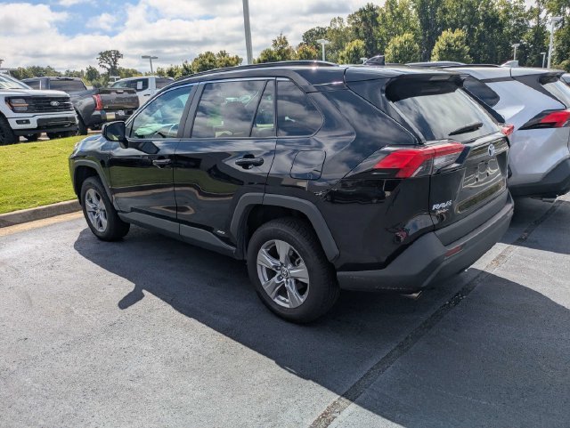 Used 2024 Toyota RAV4 LE AWD/4WD image 4
