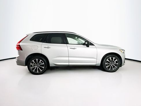 Used 2025 Volvo XC60 B5 Plus image 10