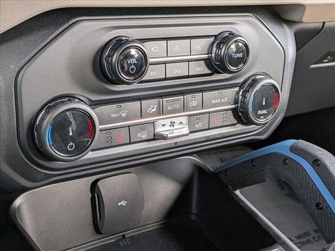 Used 2022 Ford Bronco Wildtrak image 15