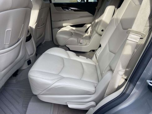 Used 2019 Cadillac Escalade Premium Luxury image 6