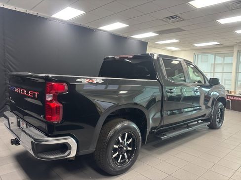 Used 2022 Chevrolet Silverado 1500 LT image 3