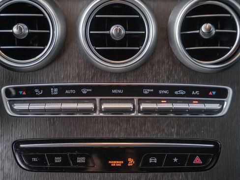 Used 2021 Mercedes-Benz GLC 300 4MATIC image 23