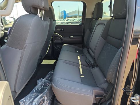 Used 2025 Nissan Frontier SV w/ SV Convenience Package RWD image 11