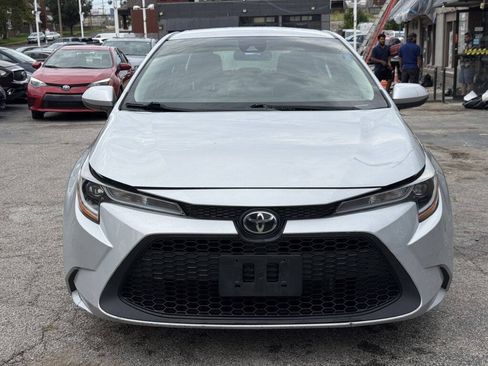 Used 2020 Toyota Corolla LE FWD image 2