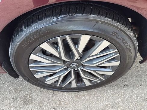 Used 2024 Nissan Altima 2.5 SV image 9