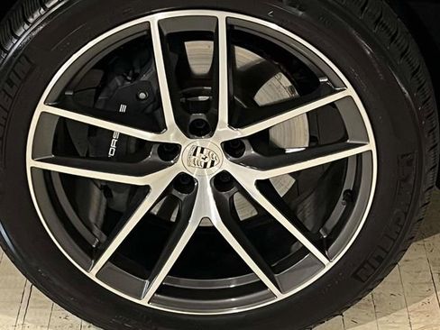 Certified 2025 Porsche Macan AWD/4WD image 15