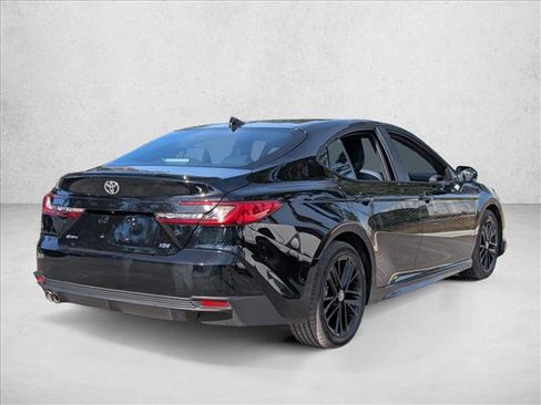 Used 2025 Toyota Camry SE image 5