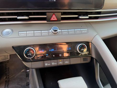 Used 2024 Hyundai Elantra SEL FWD image 41