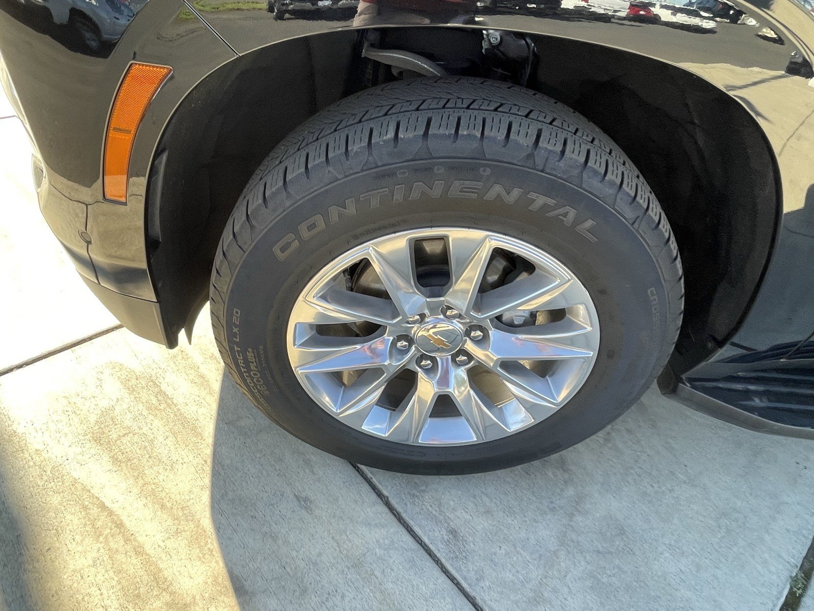 Used 2025 Chevrolet Suburban Premier AWD/4WD image 9
