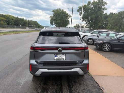 Certified 2026 Volkswagen Tiguan SE AWD/4WD image 5