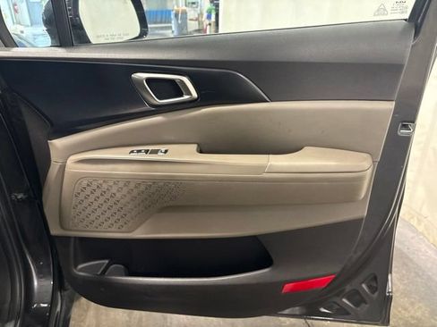 Used 2025 Kia Carnival FWD image 36