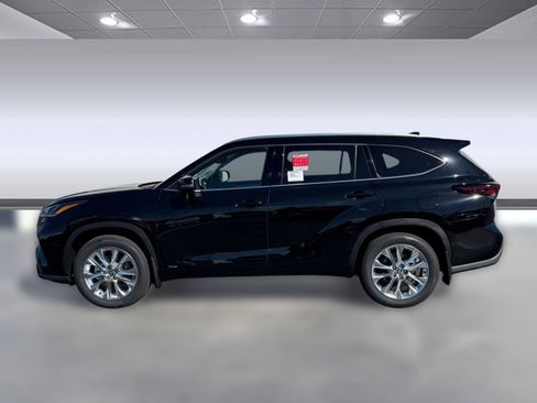 New 2026 Toyota Highlander Limited image 2