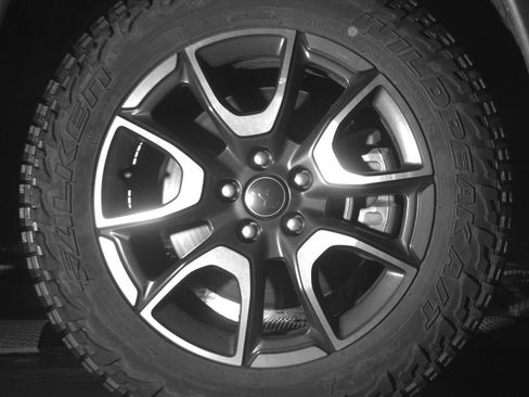 Used 2025 Jeep Compass Trailhawk AWD/4WD image 13