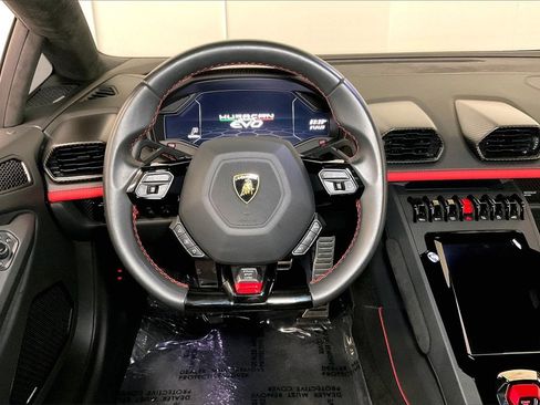 Used 2022 Lamborghini Huracan EVO image 9