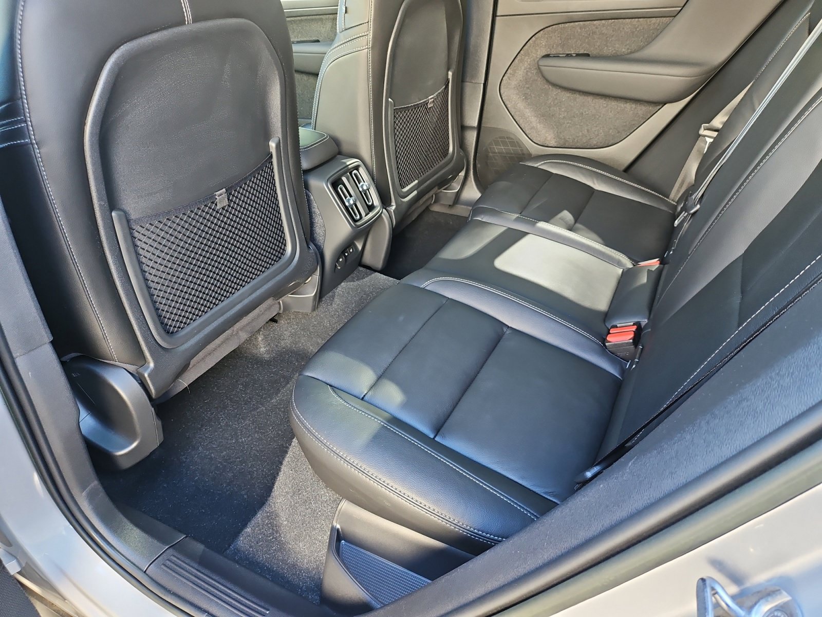 Used 2023 Volvo XC40 B5 Plus w/ Driver Assist Package AWD/4WD image 32