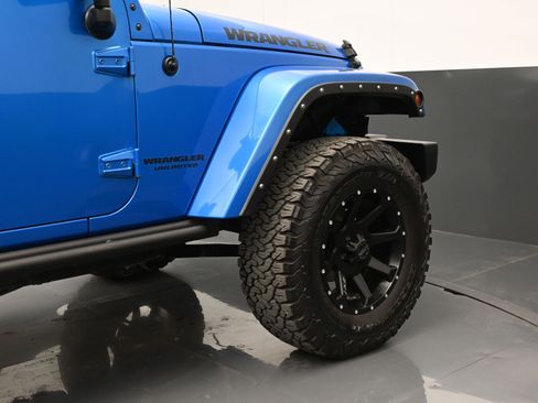 Used 2015 Jeep Wrangler Unlimited Sahara image 39