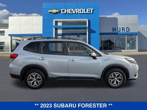 Used 2023 Subaru Forester Premium AWD/4WD image 3