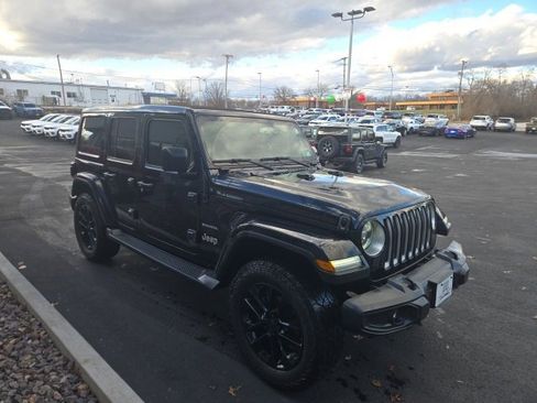 Used 2018 Jeep Wrangler Unlimited Sahara image 3