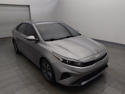 Used 2024 Kia Forte LXS w/ LXS Technology Package FWD image 13