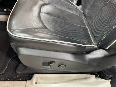 Used 2023 Chrysler Pacifica Limited w/ Uconnect Theater Family Group AWD/4WD image 8