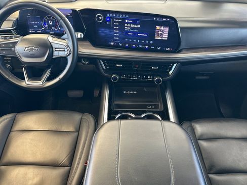 Used 2025 Chevrolet Suburban Z71 AWD/4WD image 13