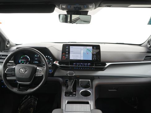 Used 2021 Toyota Sienna XSE AWD/4WD image 14