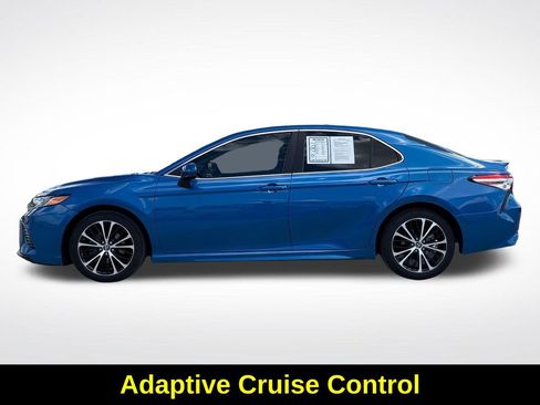 Used 2019 Toyota Camry SE FWD image 2