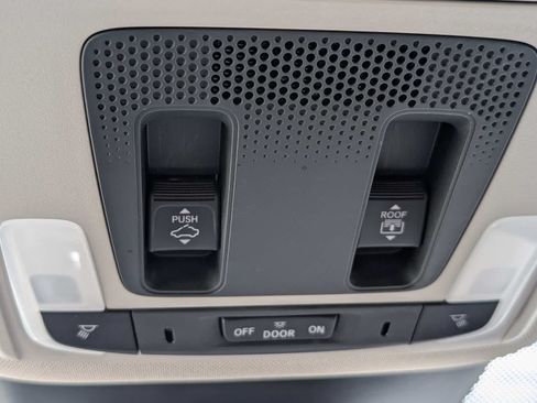 Certified 2025 Honda Pilot Touring image 34