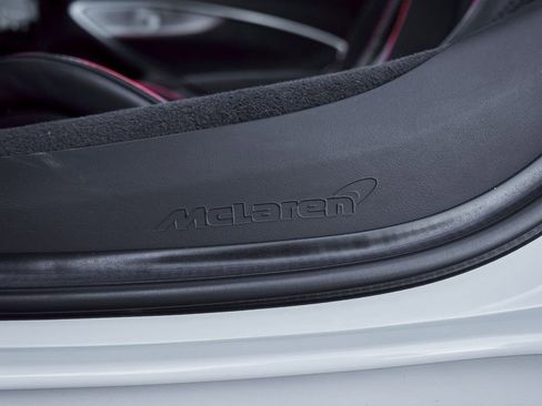Used 2023 McLaren Artura RWD image 40