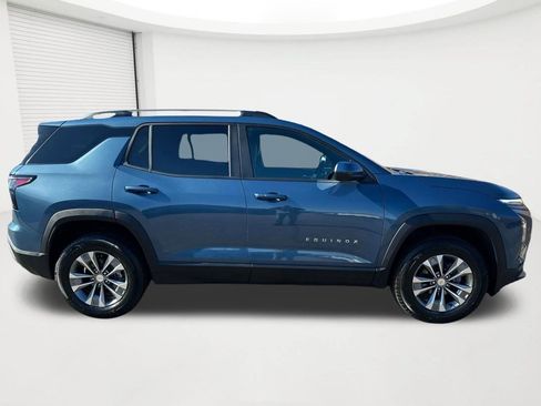 Used 2025 Chevrolet Equinox LT w/ Convenience Package II AWD/4WD image 4