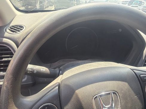 Used 2022 Honda HR-V LX image 9