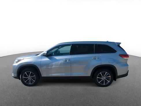 Used 2019 Toyota Highlander XLE AWD/4WD image 5