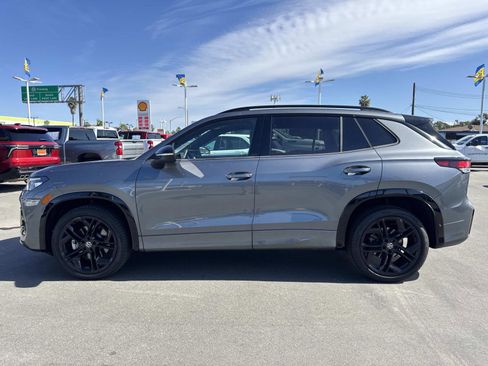 Used 2025 Volkswagen Tiguan SE R-Line image 8