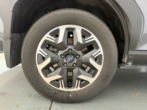 Used 2025 Subaru Forester Premium AWD/4WD image 10