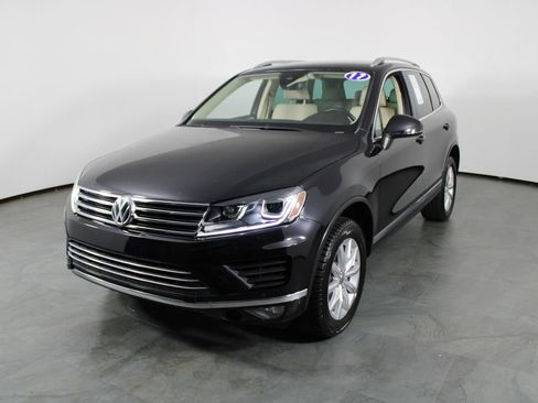 Used 2017 Volkswagen Touareg Sport AWD/4WD image 2