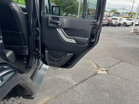 Used 2016 Jeep Wrangler Unlimited Rubicon AWD/4WD image 19