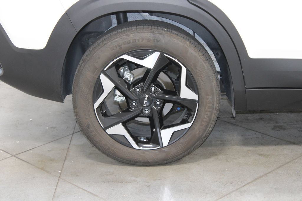 Used 2025 Kia Seltos EX w/ EX Sunroof Package FWD image 12