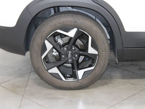 Used 2025 Kia Seltos EX w/ EX Sunroof Package FWD image 12