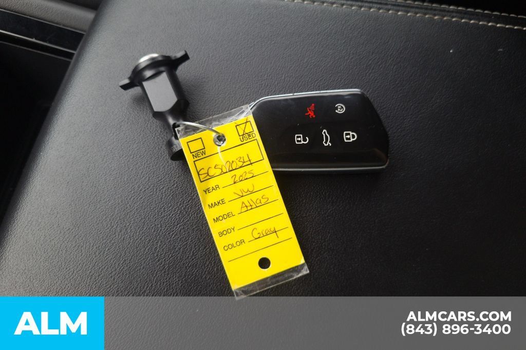 Used 2025 Volkswagen Atlas SE FWD image 36