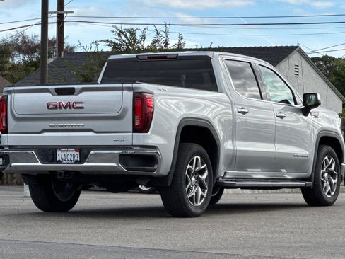 Used 2022 GMC Sierra 1500 SLT w/ SLT Convenience Package image 4