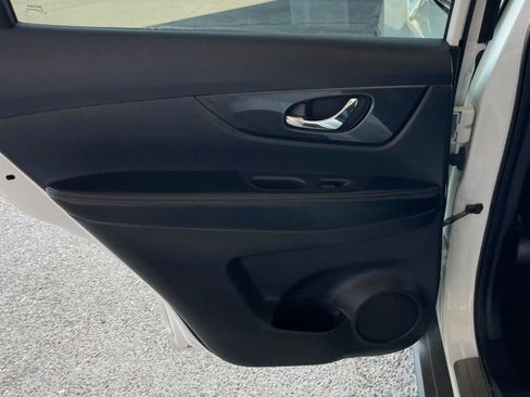 Used 2017 Nissan Rogue SV image 51