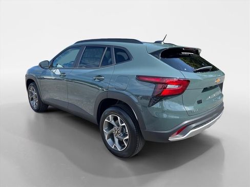 New 2026 Chevrolet Trax LT w/ LT Convenience Package FWD image 3