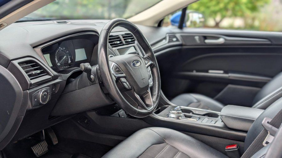 Used 2018 Ford Fusion SE w/ Equipment Group 201A FWD image 16